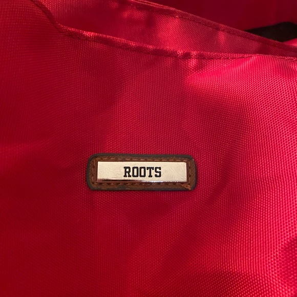 Roots shoulder bag - Picture 9 of 11